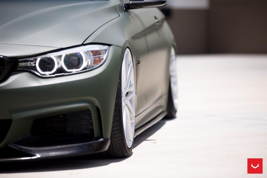Детали экстерьера BMW M4 Coupe on Vossen Wheels (VFS4) 2017 года  (фото 12 из 46)